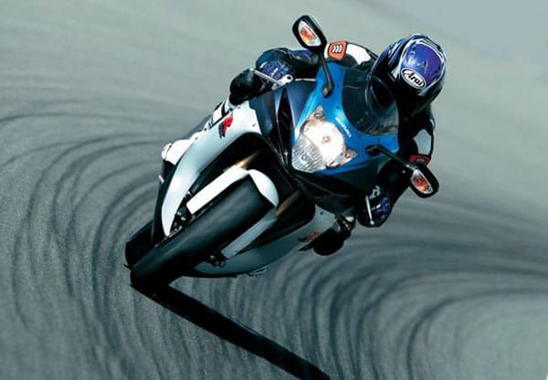 Video: 2011 Suzuki GSX-R750