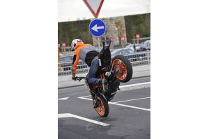 Poftiti la dans cu Rok Bagoros si KTM 125 Duke